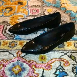 Vionic black flats women 6.5